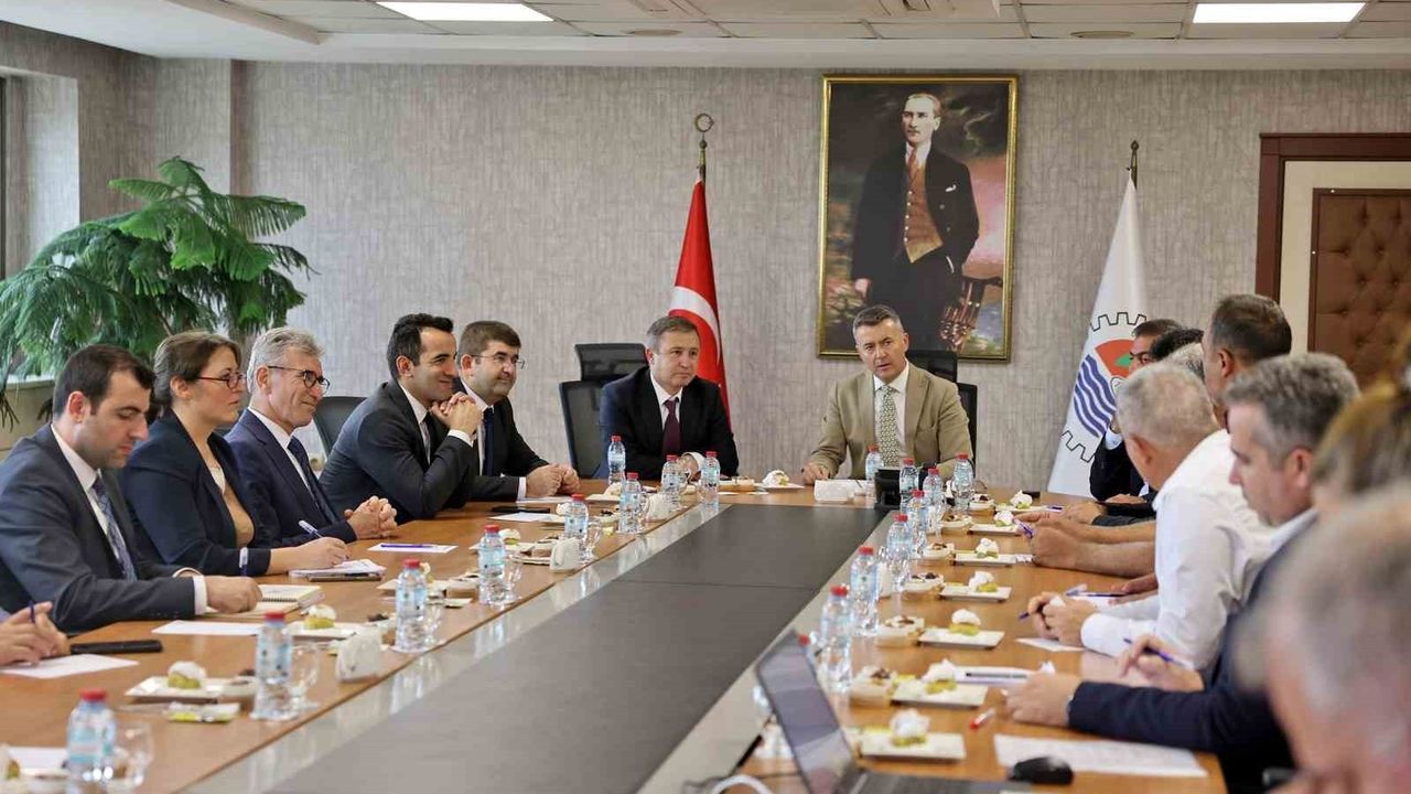 Mersin'de Yeni Hal Yasası Üzerine Toplantı Gerçekleştirildi