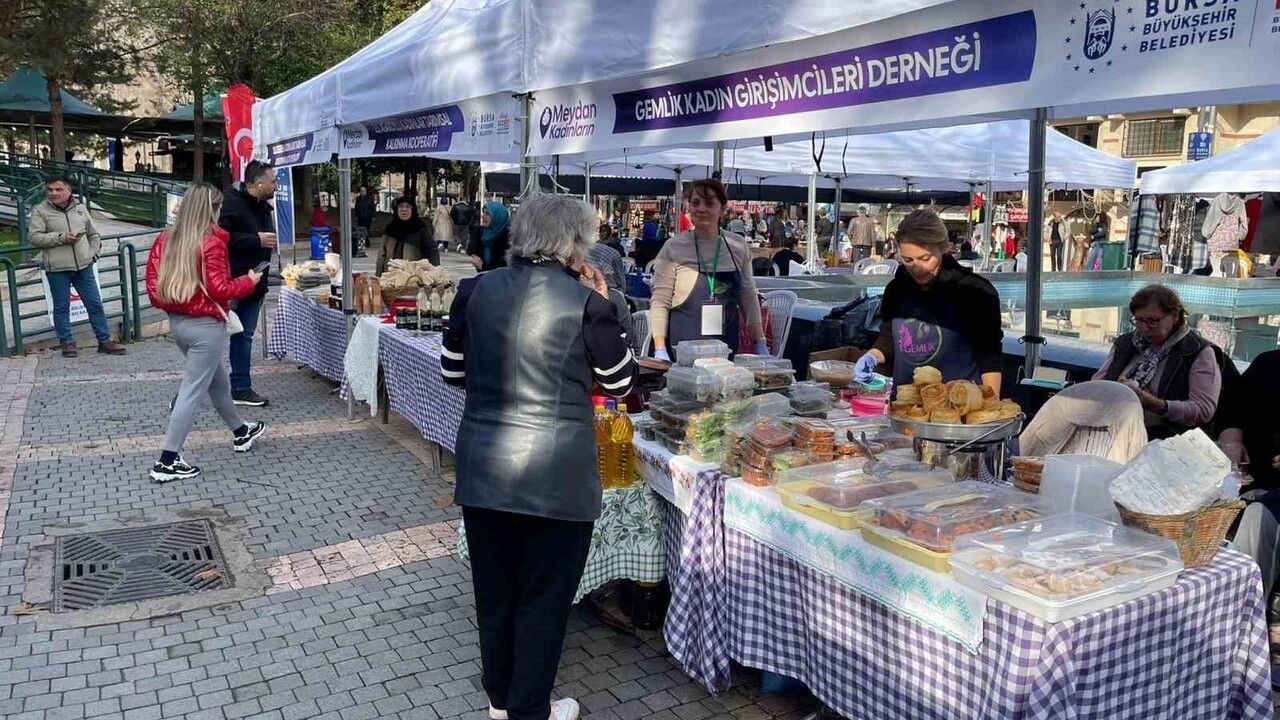 Meydan Kadınların Projesiyle Heykel'de Kadınlar Günü Kutlandı