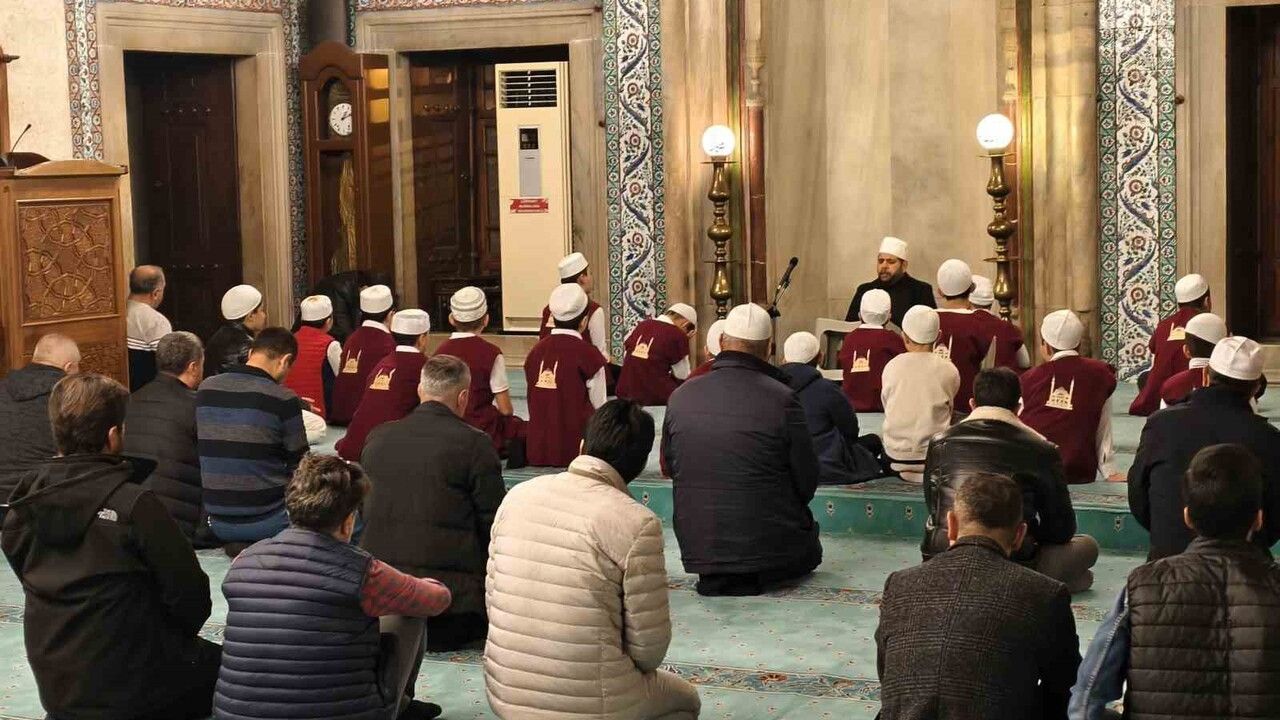 Mimar Sinan'ın Eserinde Sabah Namazı Buluşması