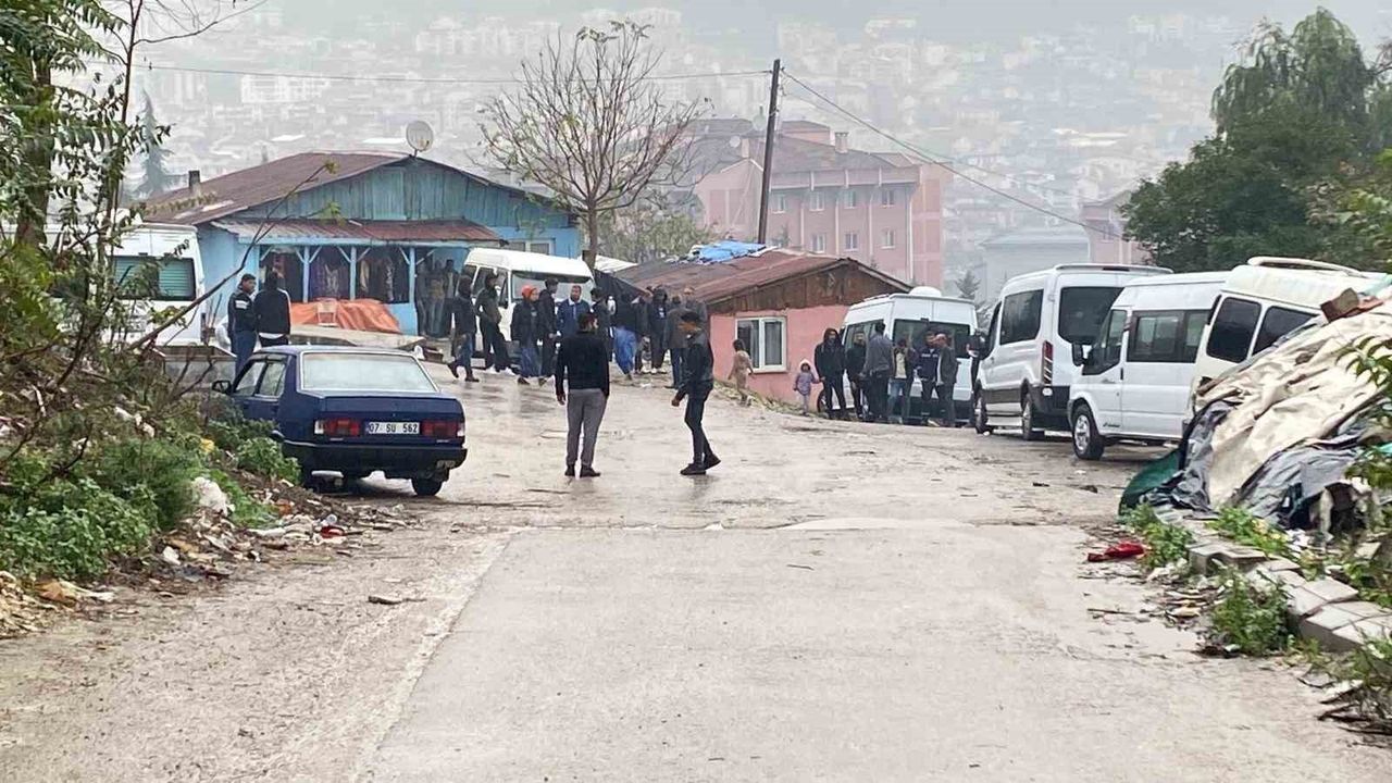 Minibüs Kazasında 4 Yaşındaki Çocuk Hayatını Kaybetti