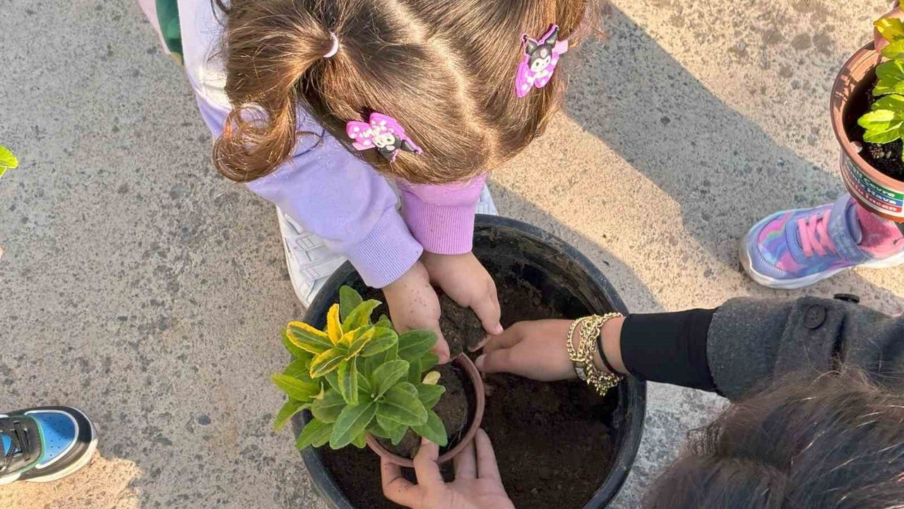Minik Bahçıvanlar Projesi ile Geleceğin Fidanları Sakarya'da Yükseliyor