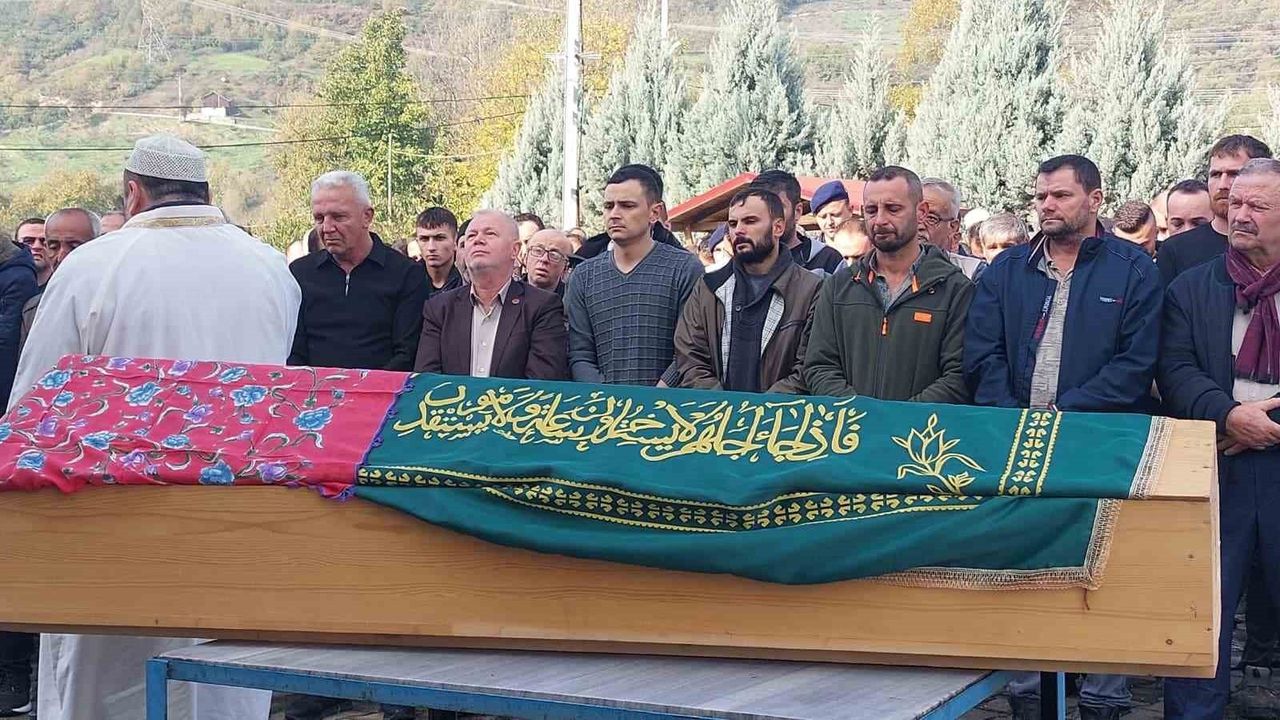 Minik Eslem Ayaz'ın Hüzünlü Veda Töreni