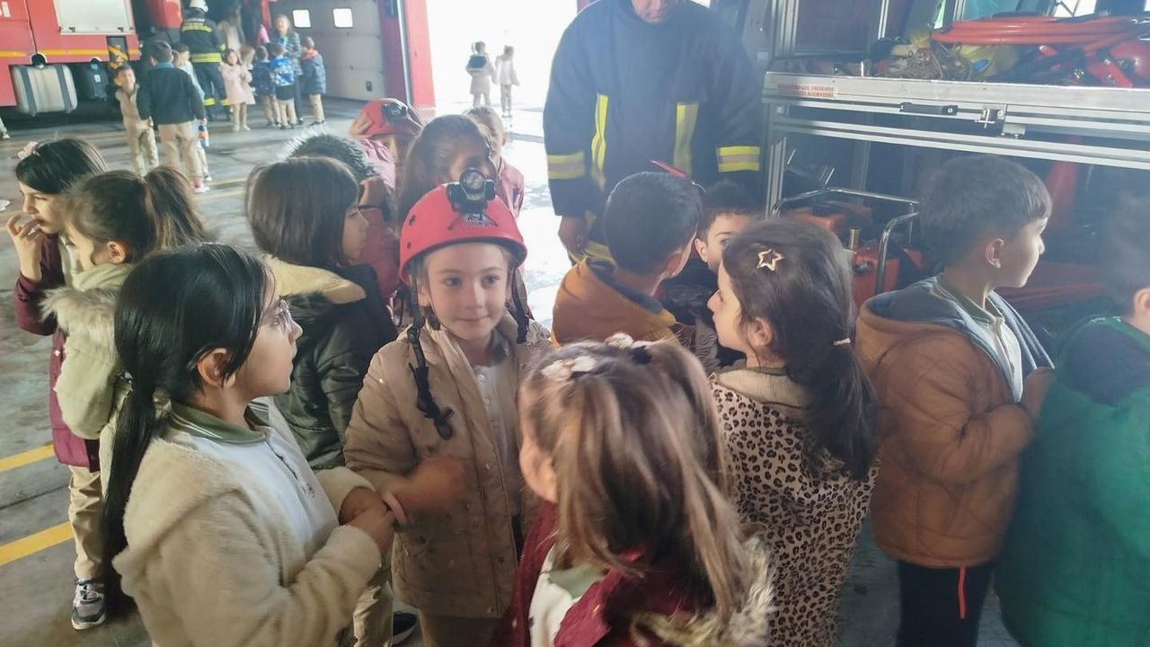 Minik Öğrenciler İtfaiyecilik Mesleğini Öğrendi