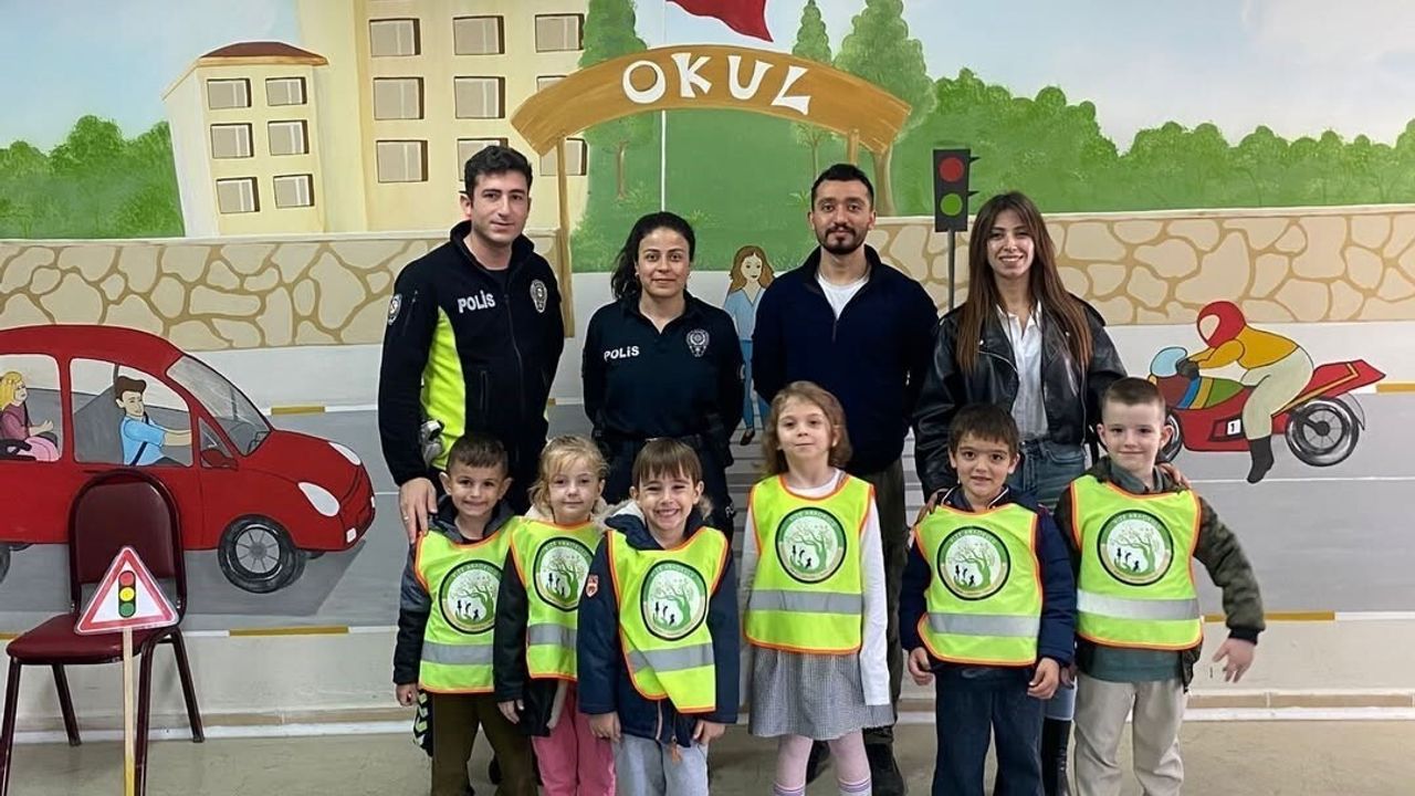 Minik Öğrencilere Trafik Eğitimi Verildi