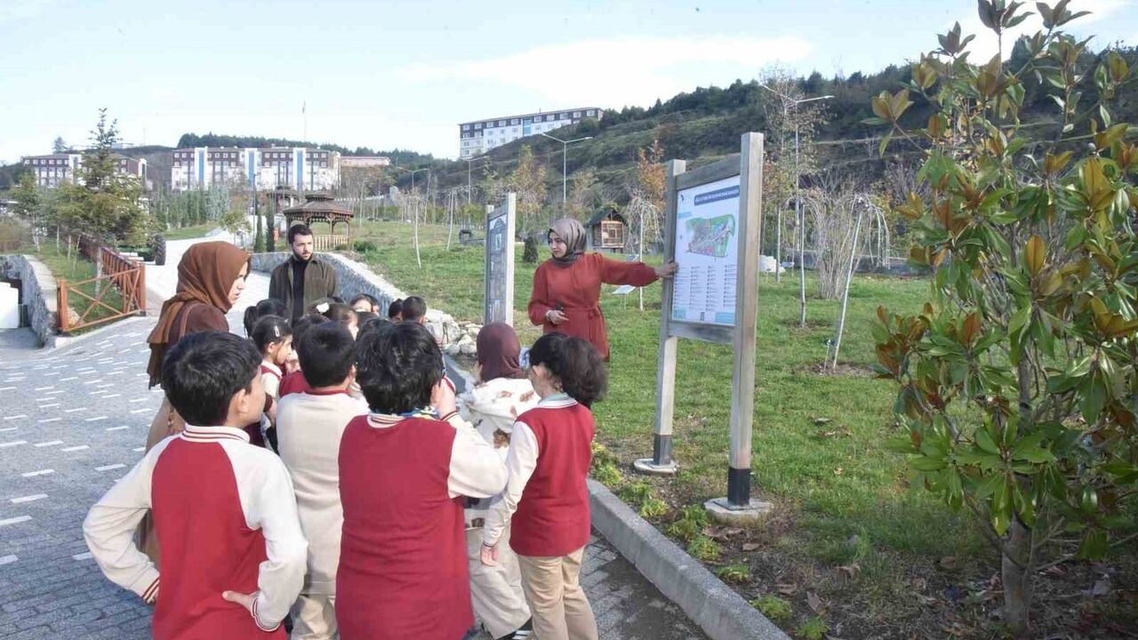 Minik Ziyaretçiler Botanik Bahçesinde Doğayı Keşfetti