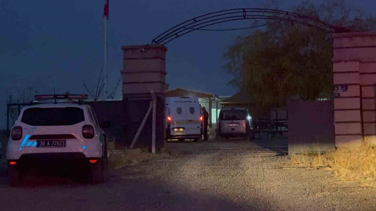 Miras Kavgasında Kan Döküldü: Amca ve Üç Kişi Bıçaklandı