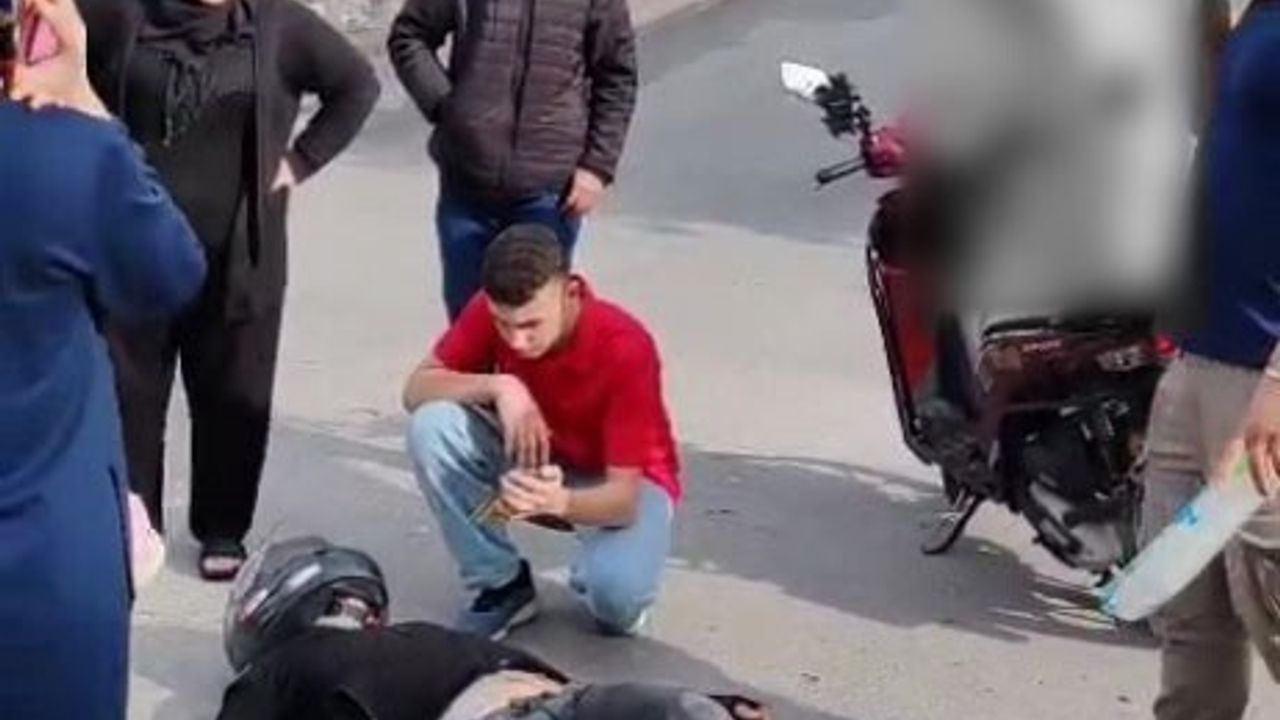 Motosiklet Sürücüsünden Örnek Davranış: Kaza Anında Çocuk İçin Endişelendi