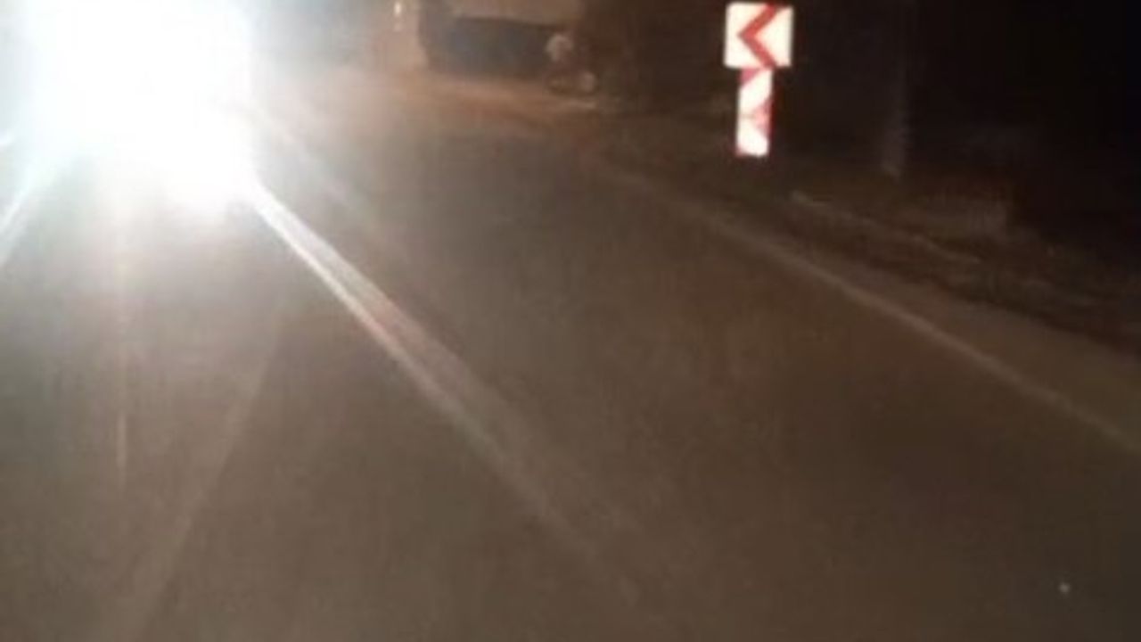Motosiklet ve Hafif Ticari Araç Çarpışması: 1 Kişi Hayatını Kaybetti
