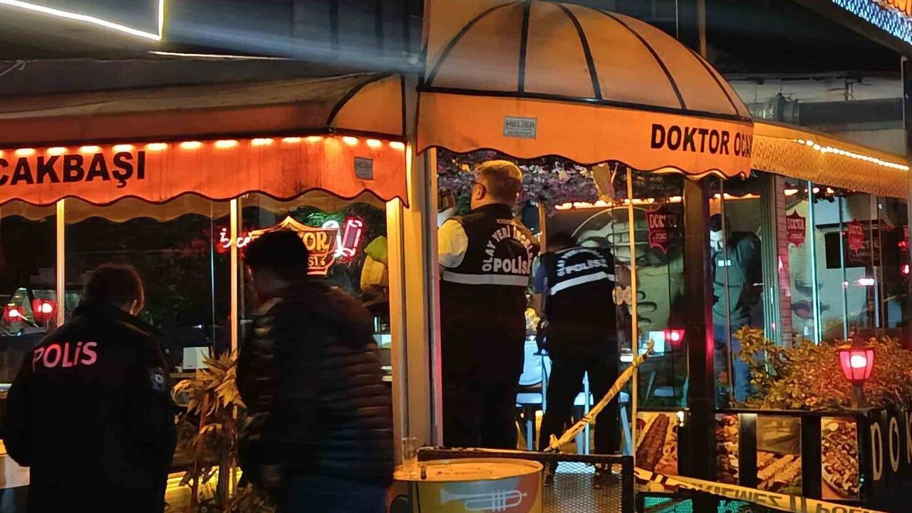 Motosikletli Şüpheliler İş Yeri Sahibini Vurdu