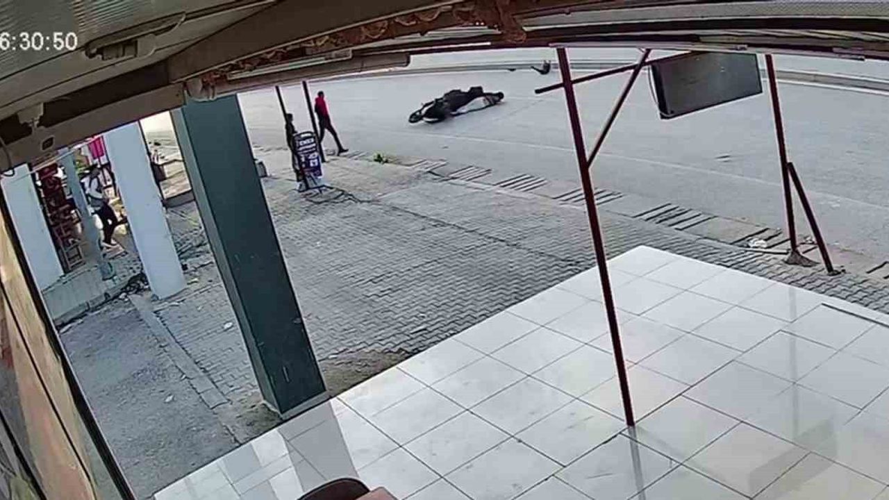 Motosikletli Sürücü Sokak Köpeğine Çarptı, Metrelerce Sürüklendi