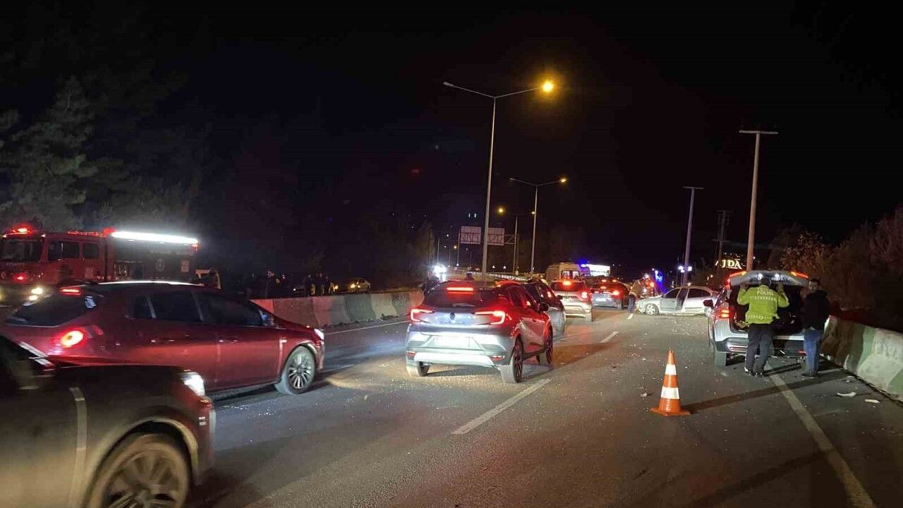 Mudanya'da Trafik Kazası: İki Araç Çarpıştı, İki Yaralı