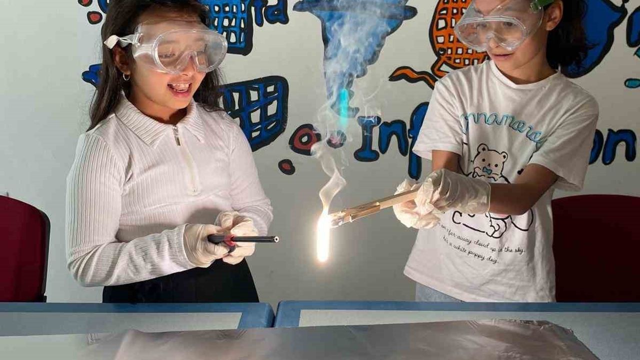 Muğla'da Fen Bilimleri Atölyesi Eğlenceli Öğrenmeyi Sağlıyor