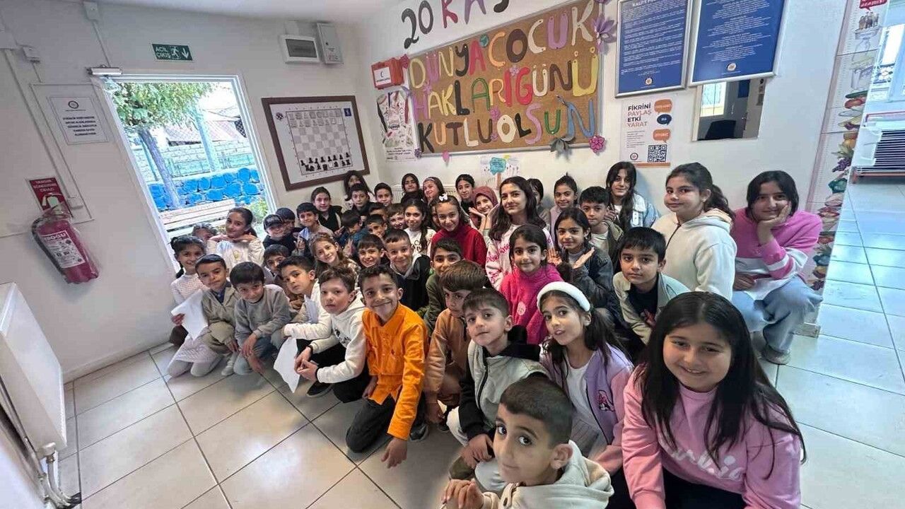 Muradiye'de Dünya Çocuk Hakları Günü Coşkuyla Kutlandı