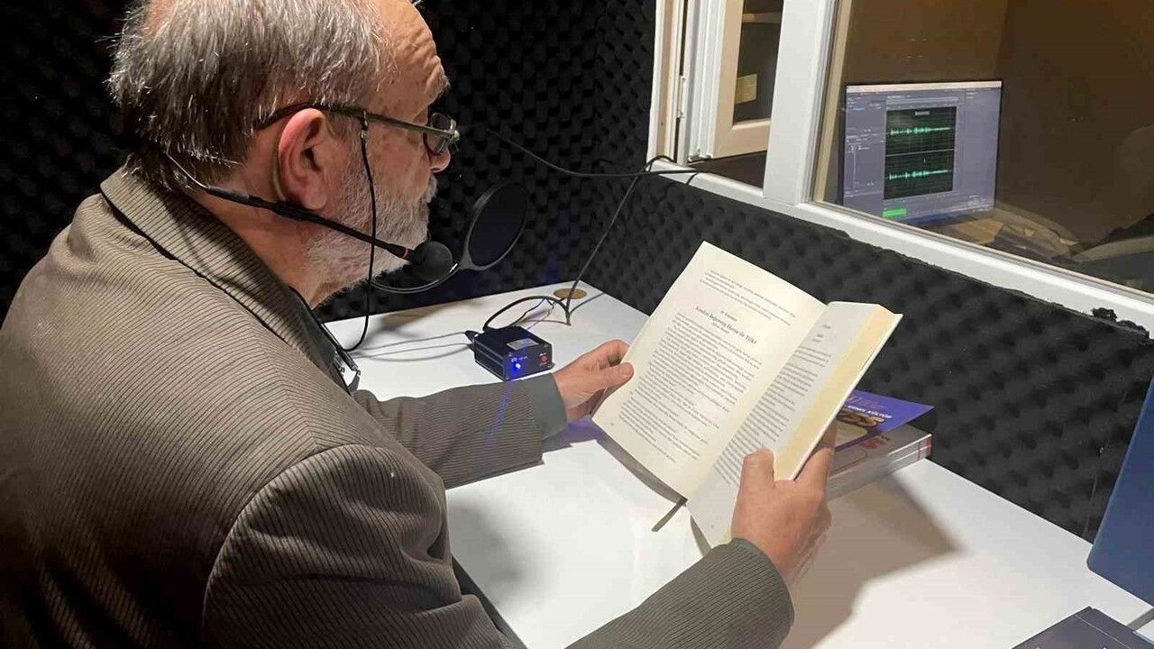 Muratpaşa’da Yazarlar Görme Engelliler İçin Seslendirme Yapıyor