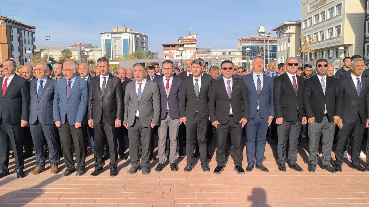 Muş’ta 10 Kasım Anma Töreninde Dikkat Çeken Nokta