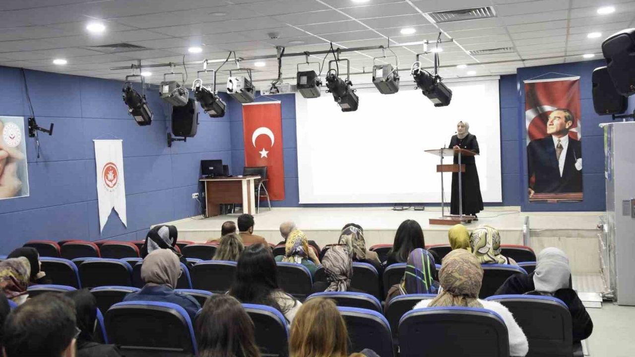 Muş'ta Çocukluk Travmaları Eğitimi Düzenlendi