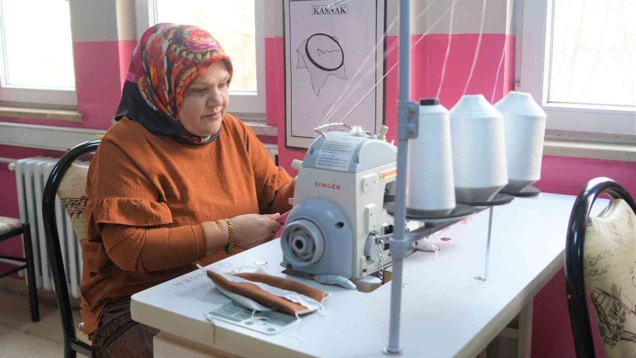 Muş'ta Kadınlar Üretimle Hem Öğreniyor Hem Destek Oluyor