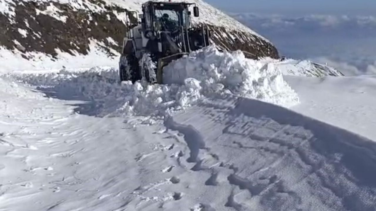 Muş'ta Kapanan 31 Yerleşim Yeri Yolları Yeniden Ulaşıma Açıldı