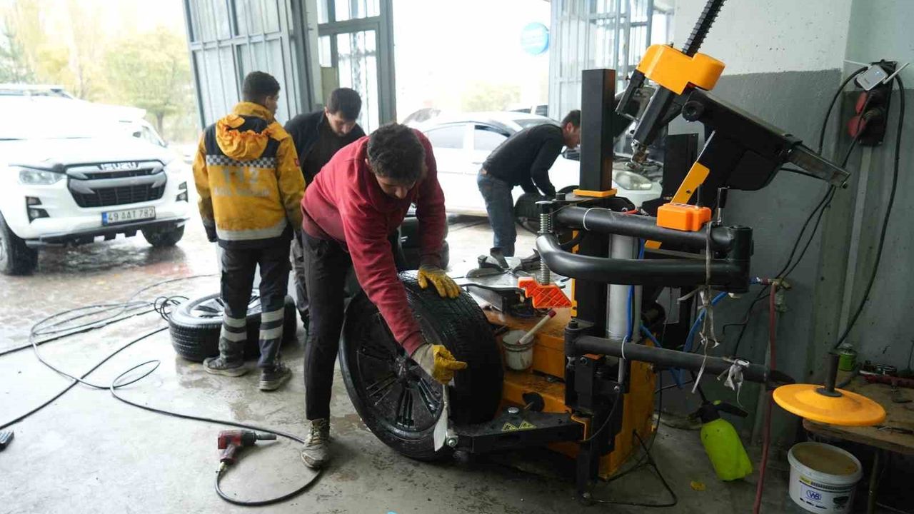 Muş'ta Kış Lastiği Zorunluluğu Başladı