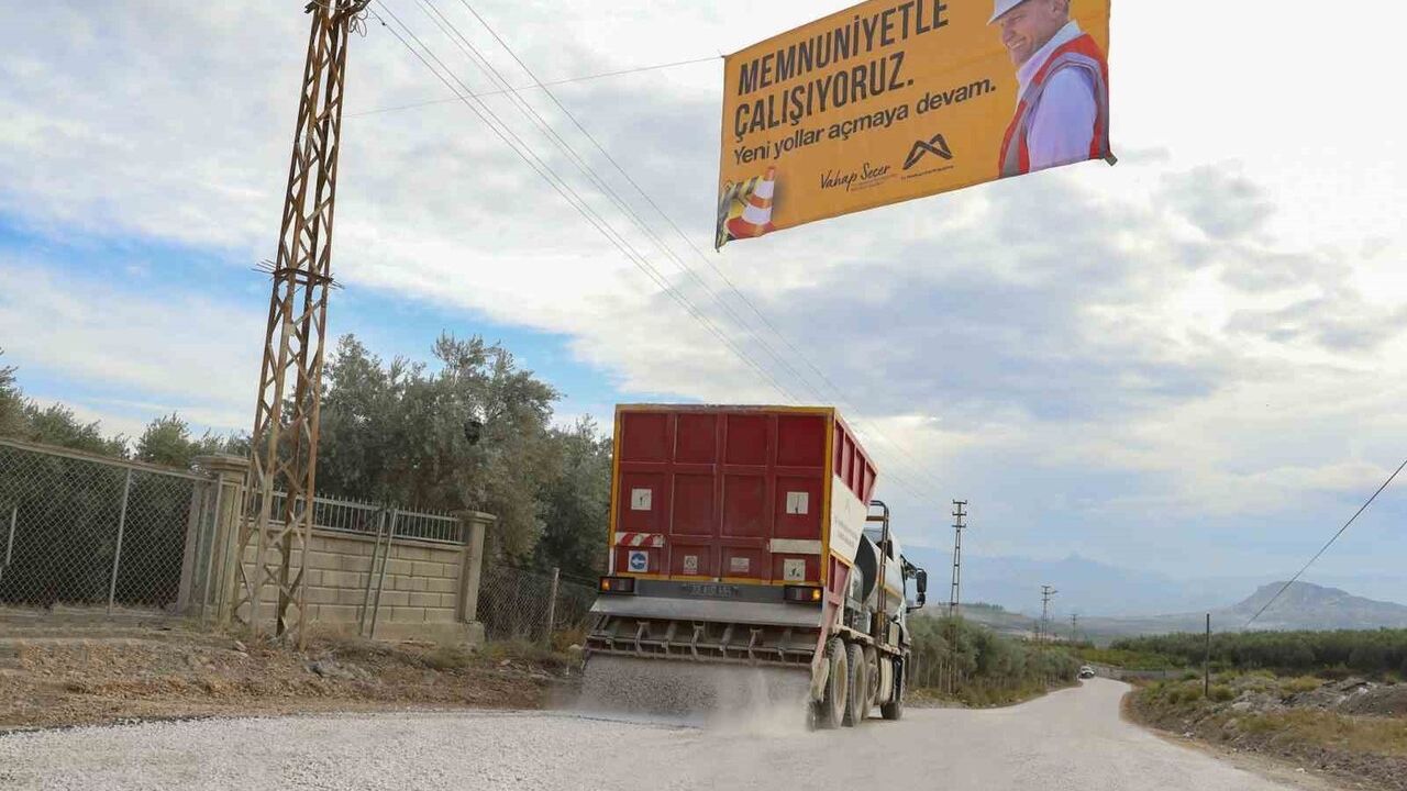 Mut'ta Ulaşım Konforu Yenilenen Yollarla Artıyor