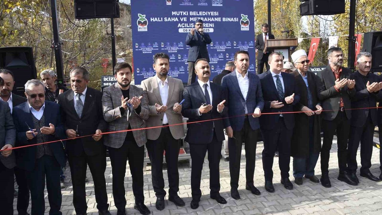 Mutki'de Mezbahane ve Halı Saha Açılışı Gerçekleşti