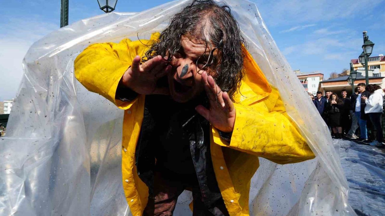 Naftalin Sanat Performansı: Bayburt'ta Arınma