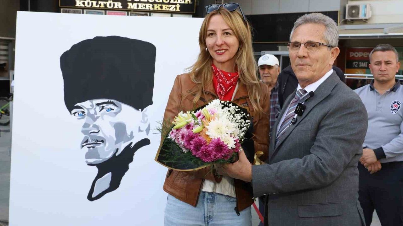 Nazilli'de 750 Kişiyle Atatürk Portresi Resmedildi