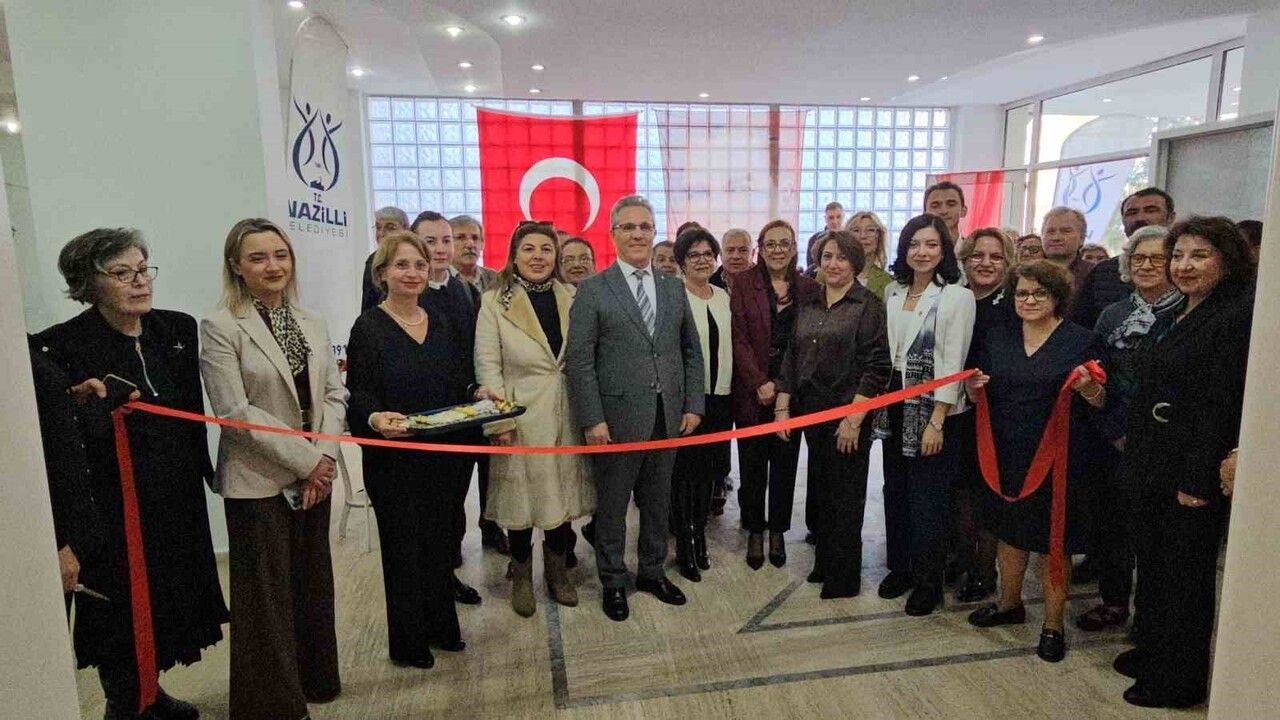 Nazilli'de 'Geçmişin Yansımaları' Sergisi Ziyarete Açıldı