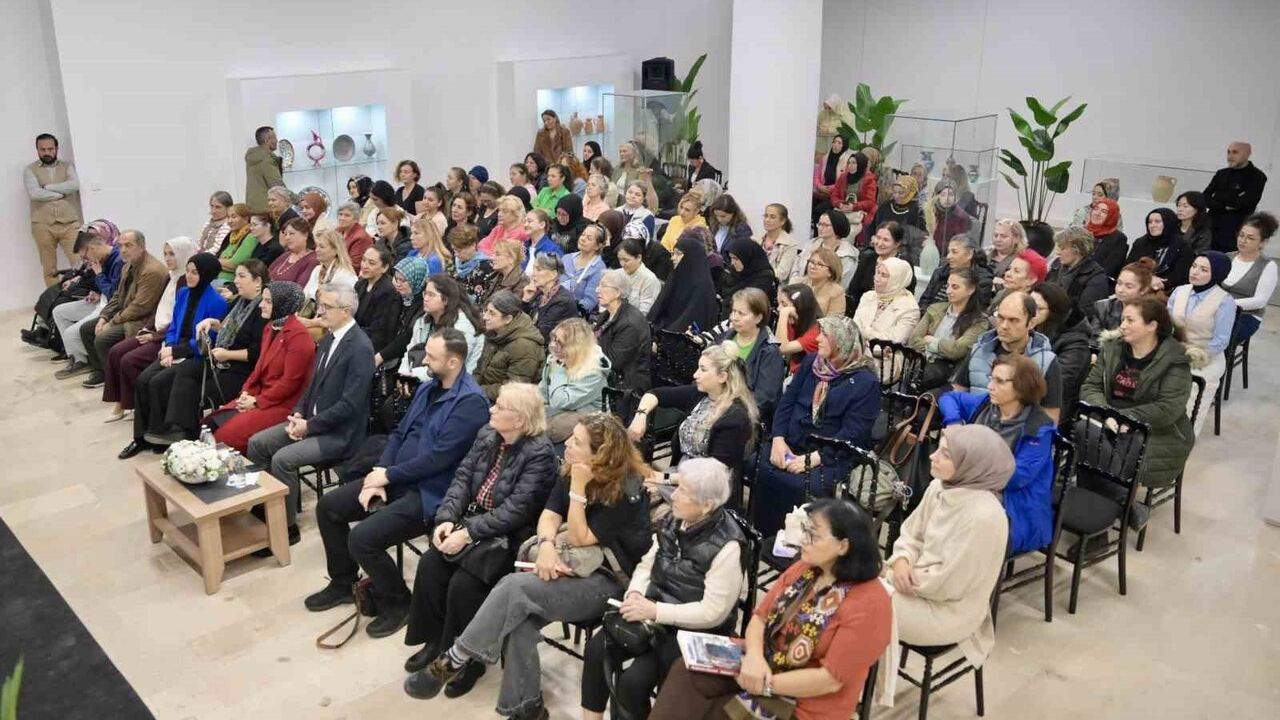 Neriman Oyman ile Sanatın İzinde: Esenyurt'ta ilham dolu bir söyleşi