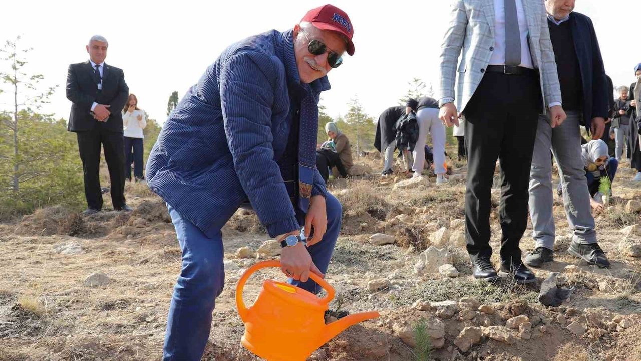 NEÜ'de Fidanlar Toprakla Buluştu: Milli Ağaçlandırma Günü Etkinliği