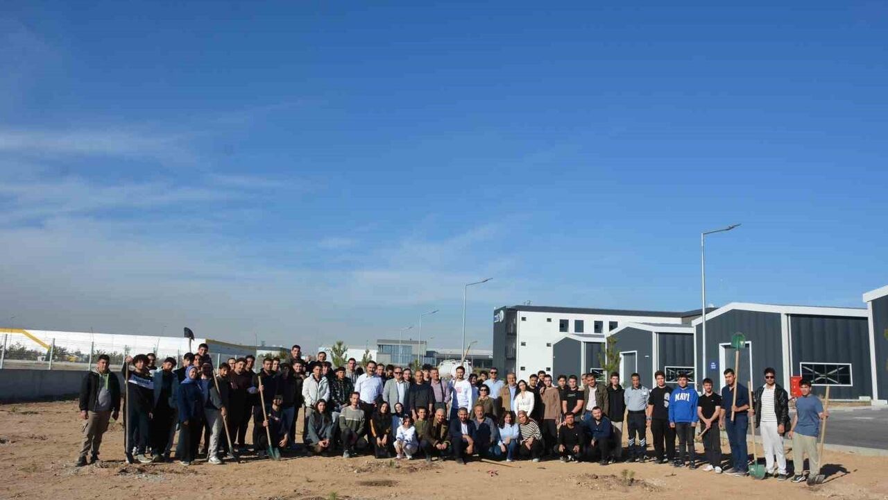 NEÜ Şehitlerin Hatırasını Yaşatmak İçin Fidan Dikti