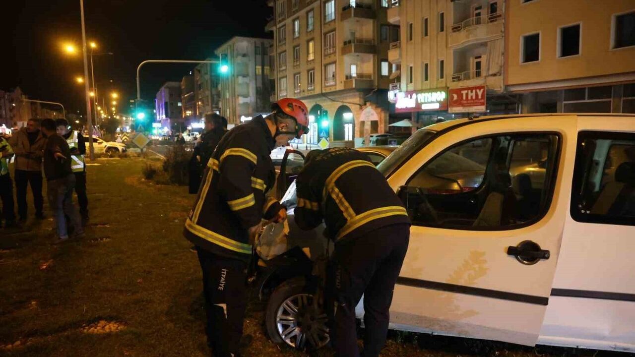 Nevşehir'de Kaza: Hafif Ticari Araç Sürücüsü Kaçtı