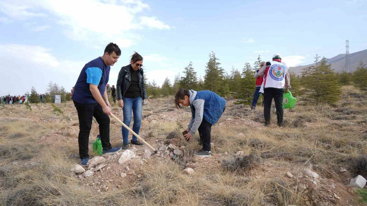 Niğde'de 5 Bin Fidan Toprakla Buluştu