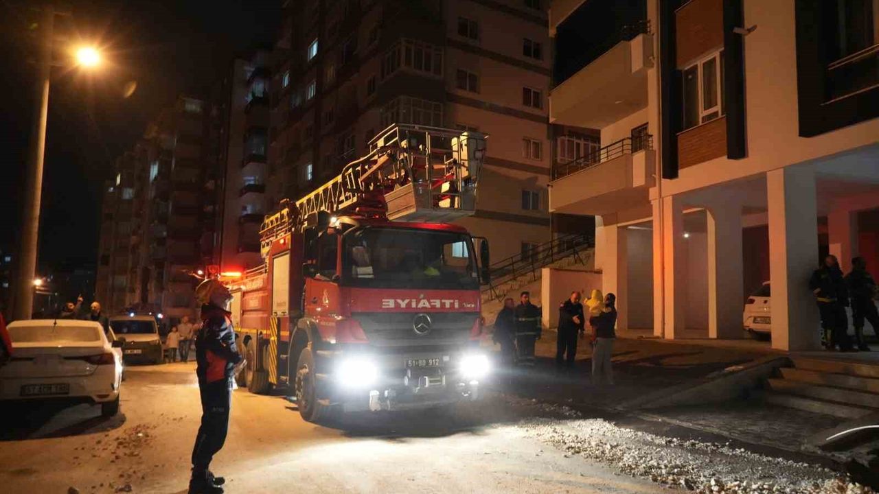 Niğde'de Apartman Yangını