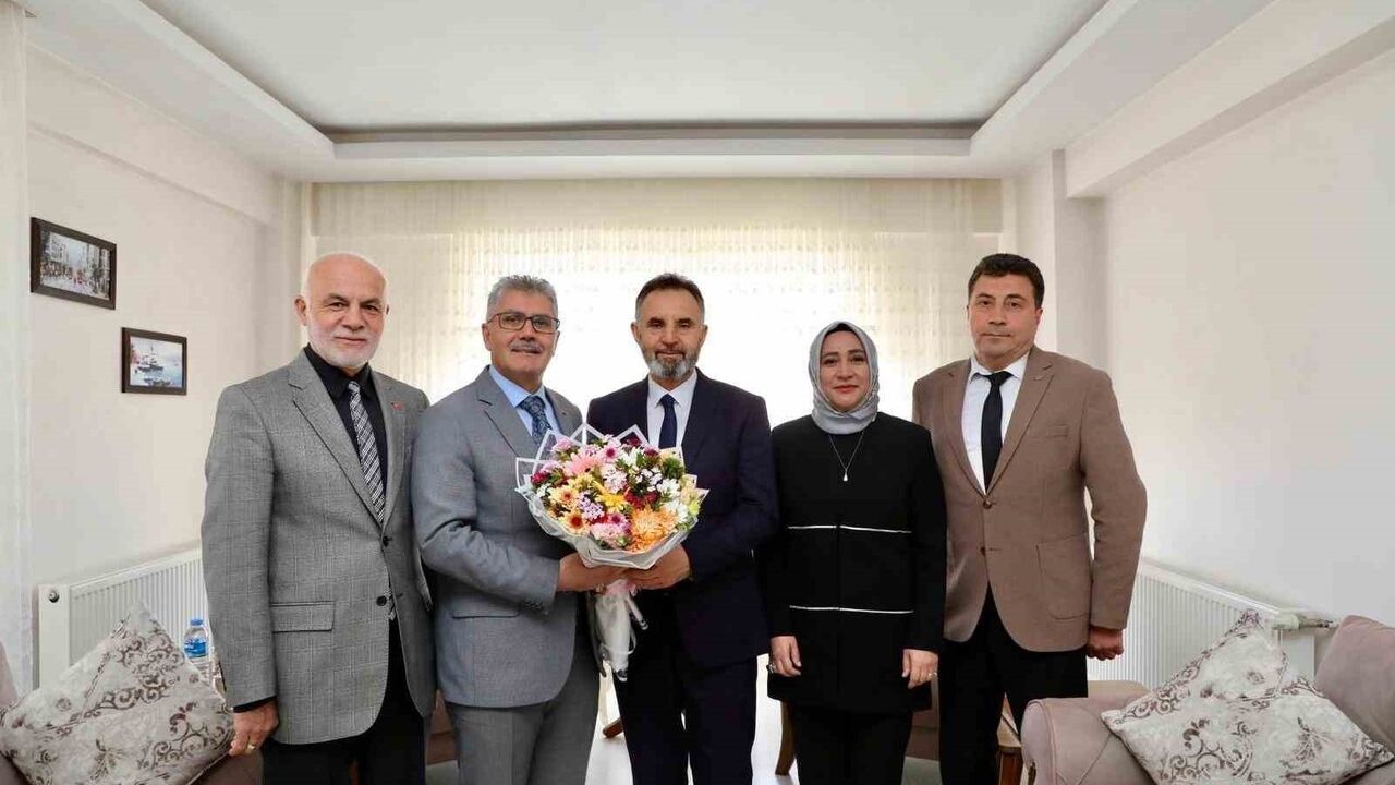 Niğde’de Emekli Öğretmene Anlamlı Ziyaret