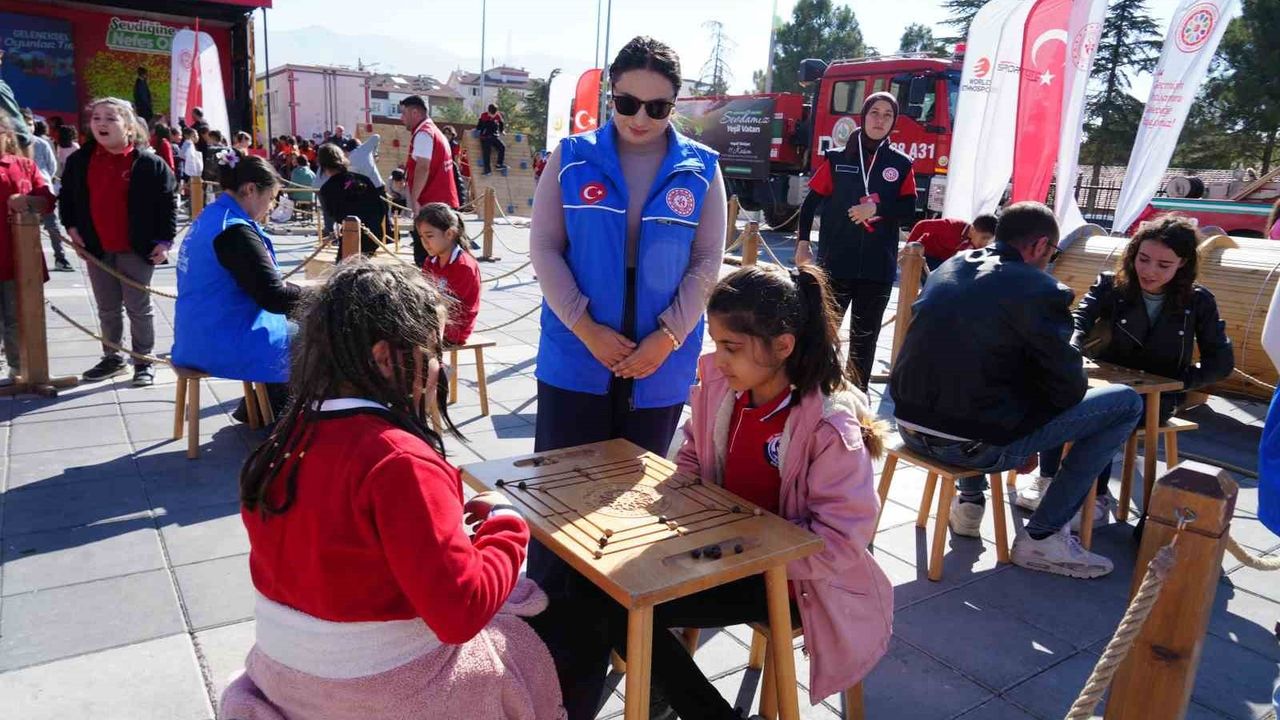 Niğde'de Geleneksel Oyunlar Tırı Coşkusu