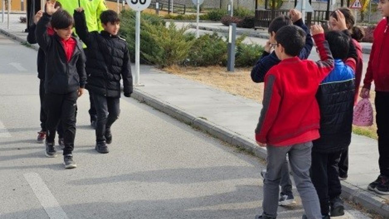 Niğde'de Öğrencilere Uygulamalı Trafik Eğitimi