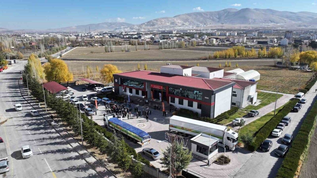 Niğde'de Yerli Tohumlarla Üretilen Patates ve Barbunya İlk Alımı Gerçekleşti