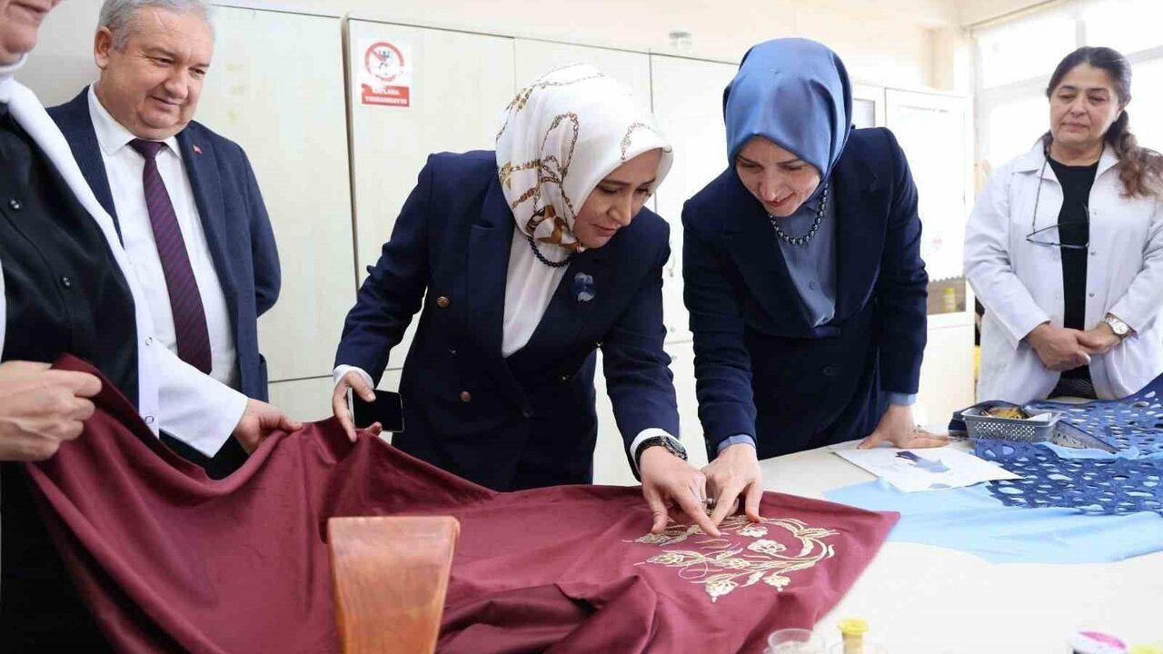 Niğde'de 'Zamanın ve Zarafetin İzinde' Sergisi Hazırlıkları Devam Ediyor