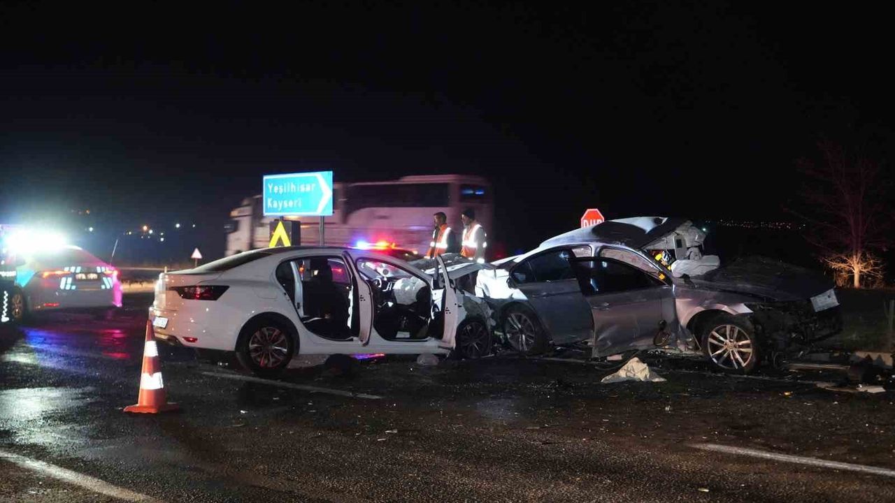 Niğde-Kayseri Karayolunda Feci Kaza: 3 Kişi Hayatını Kaybetti