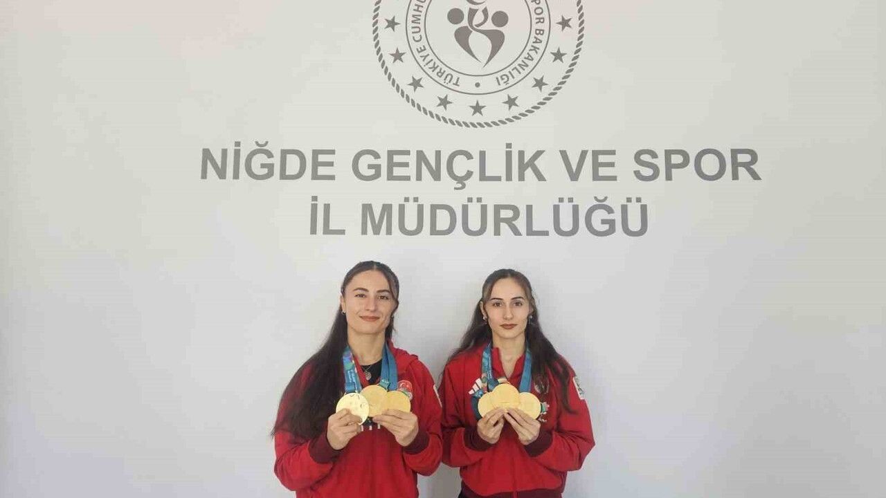 Niğde'nin Şampiyon Haltercileri Cansel ve Aysel Özkan