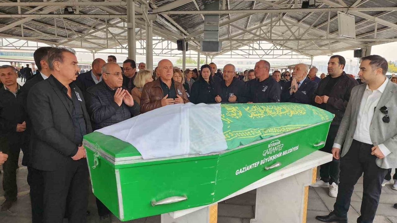 Nüket Ersoy'a Hüzünlü Veda: Eğitim Dünyasının Eksikliği