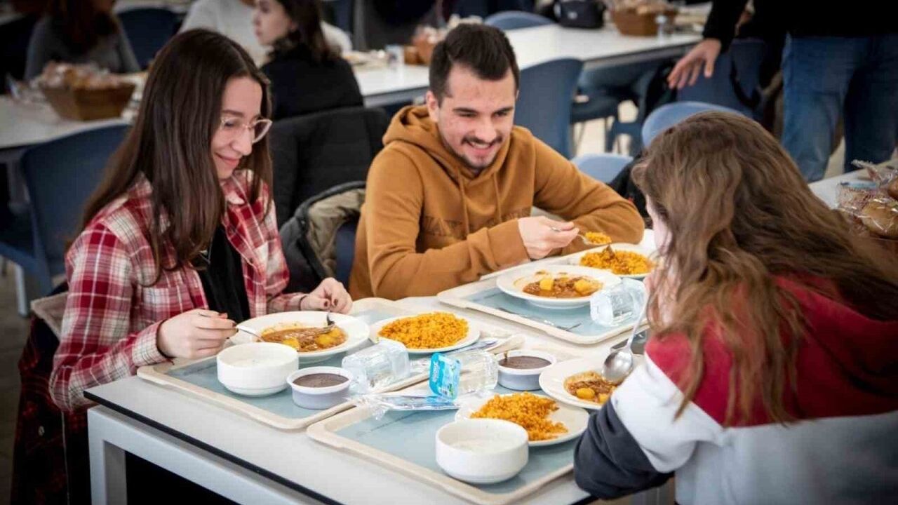 Öğrenciler Arasında Yemek Hakkı Paylaşımı Mümkün Oldu