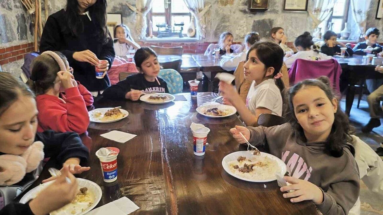 Öğrenciler Kestane Şekeri Üretimini Yerinde Gözlemledi