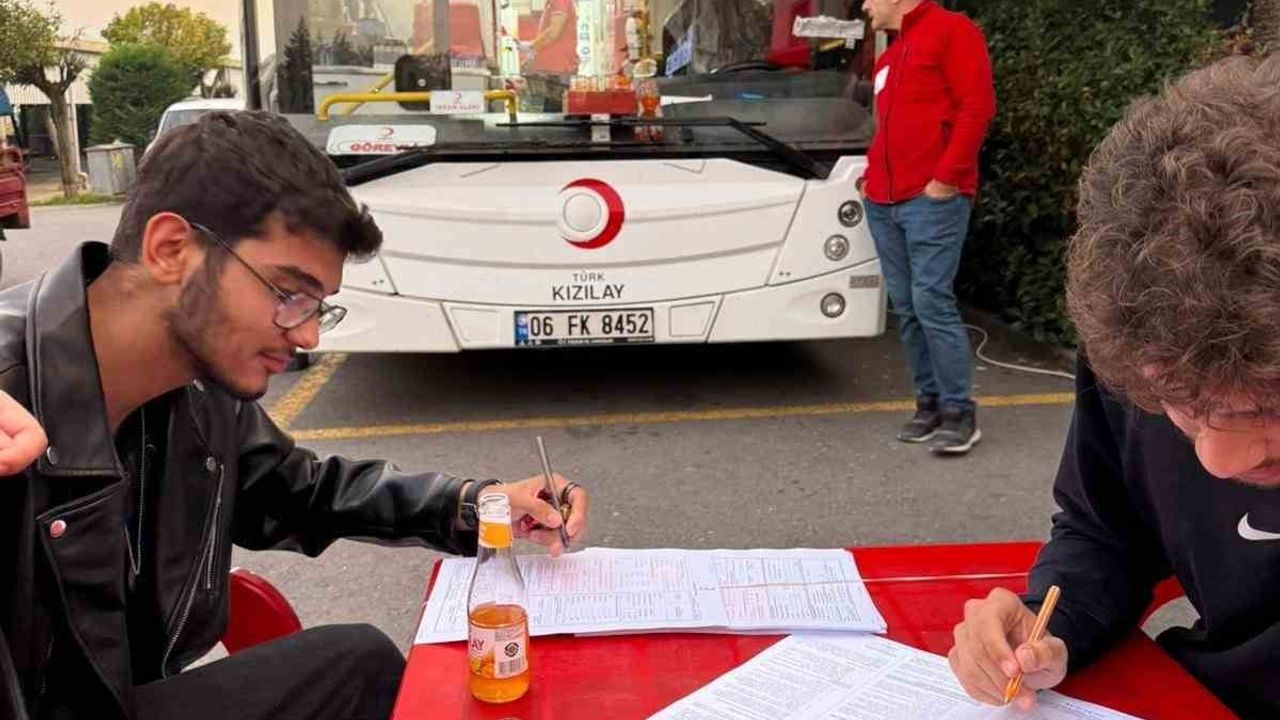 Öğrencilerden Kızılay'a Kan Bağışı Desteği