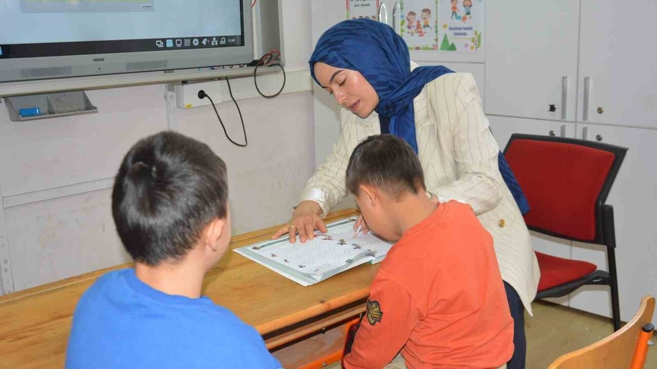 Öğrenim Yıllarından Meslek Arkadaşlığına: Hanife Gül ve Songül Cüni