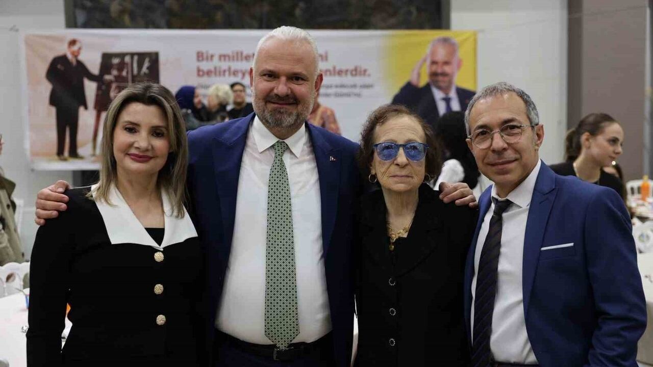 Öğretmenler Günü'nde Menemen'de Birlik ve Dayanışma Gecesi