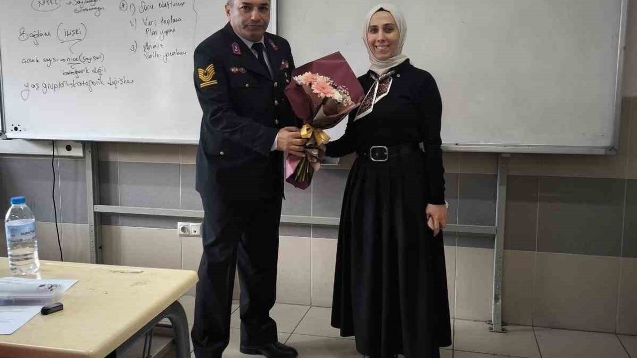 Öğretmenler Günü'nde Şehit Kızı Unutulmadı