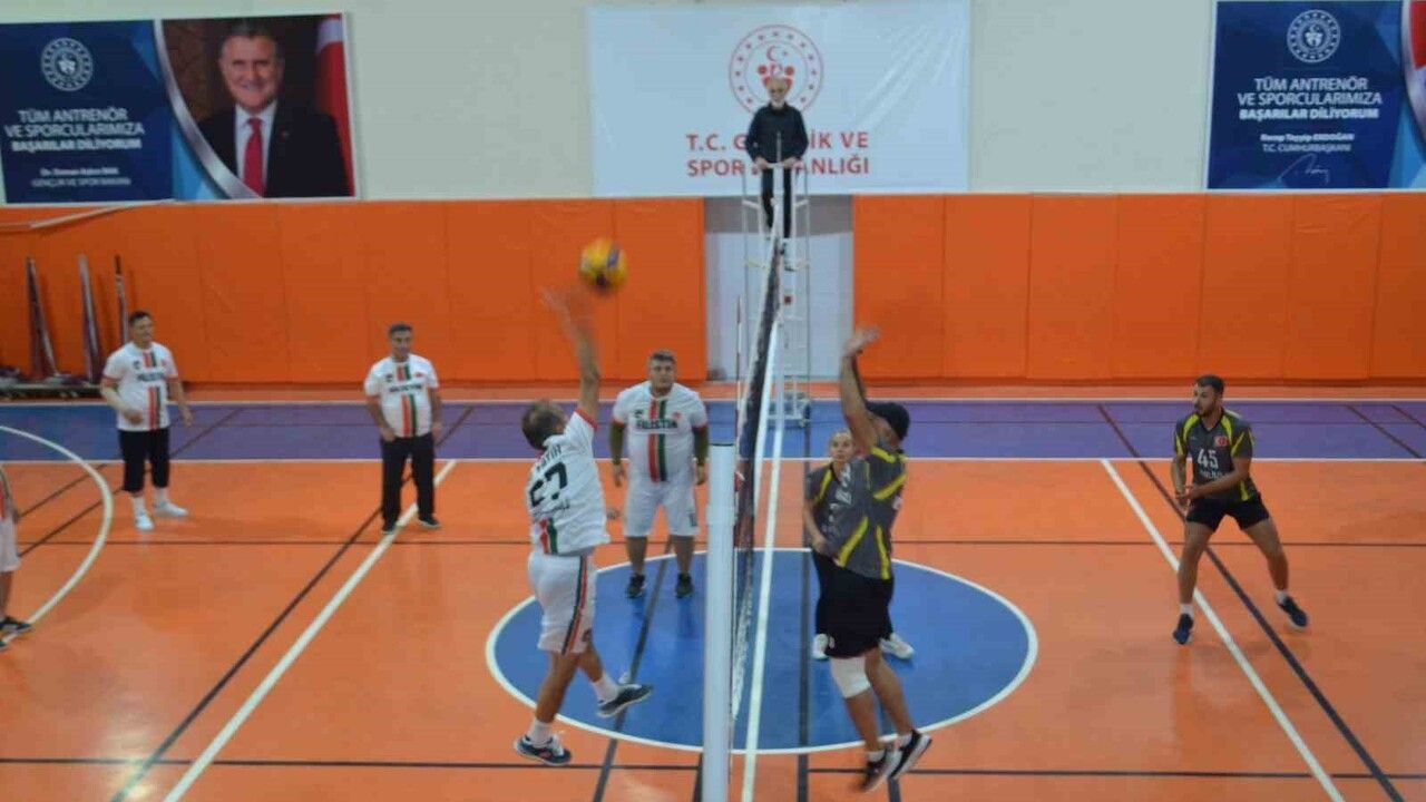 Öğretmenler Günü Voleybol Turnuvası Şampiyonu Atatürk İlkokulu