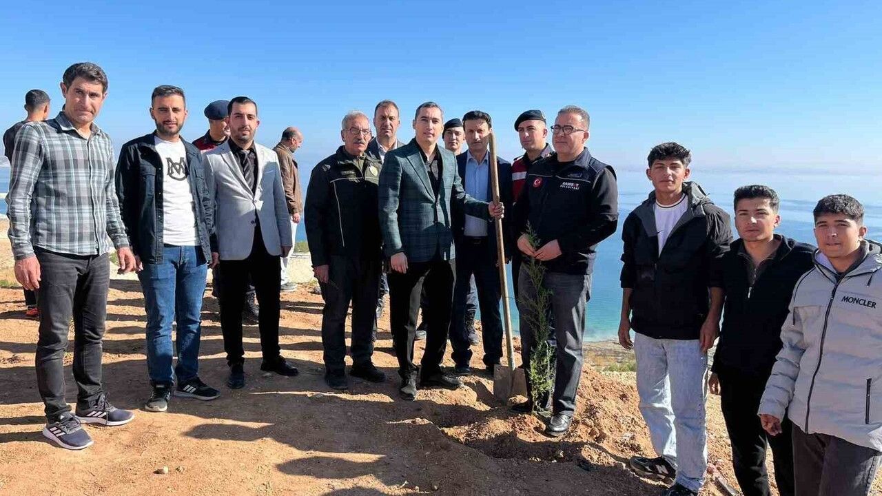 Öğretmenler Şehit Polis Memuru İçin Hatıra Ormanı Kurdu